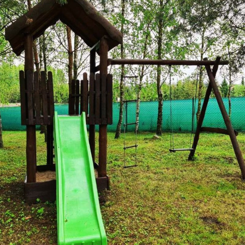 Zjeżdżalnia i huśtawki