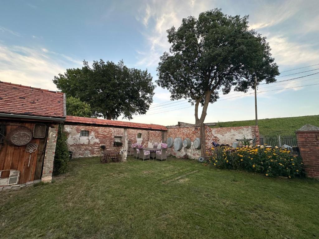 907924720